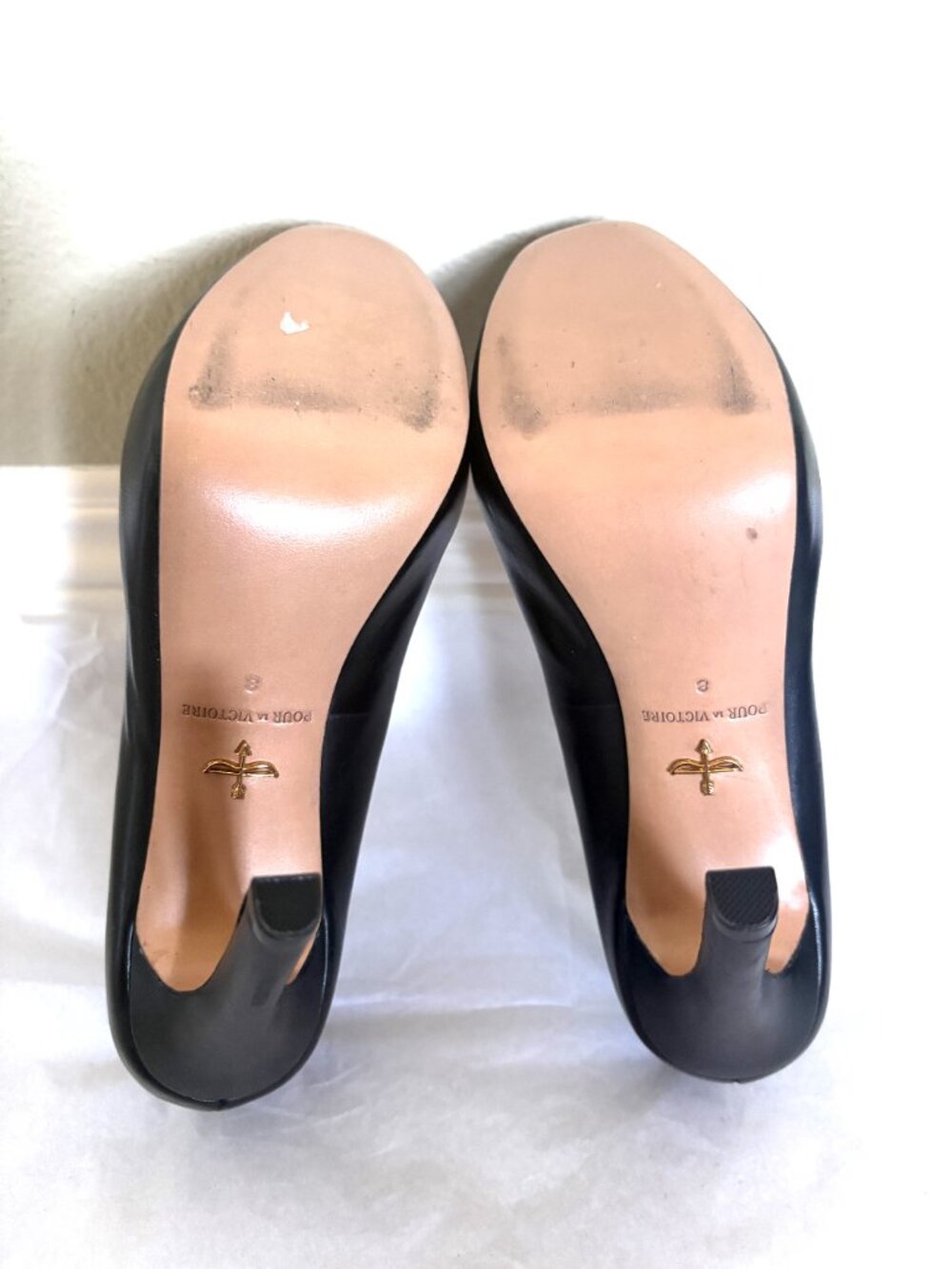 NEW POUR LA VICTOIRE BLACK HIGH HEEL STILETTO PUMPS SIZE: 8 - Picture 8 of 9